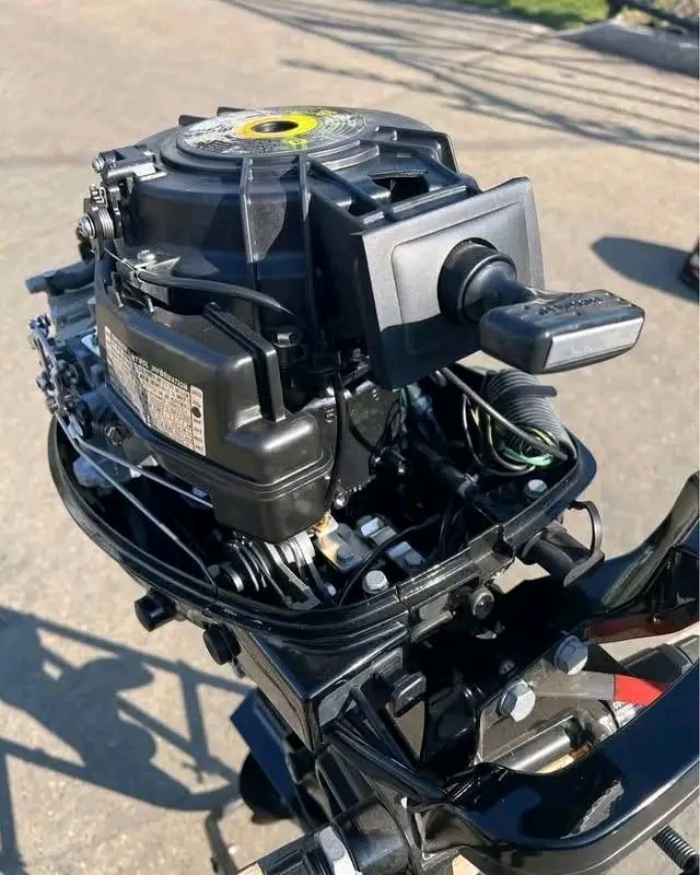 Mercury 8HP 4 Stroke Outboard Motor - Image 3