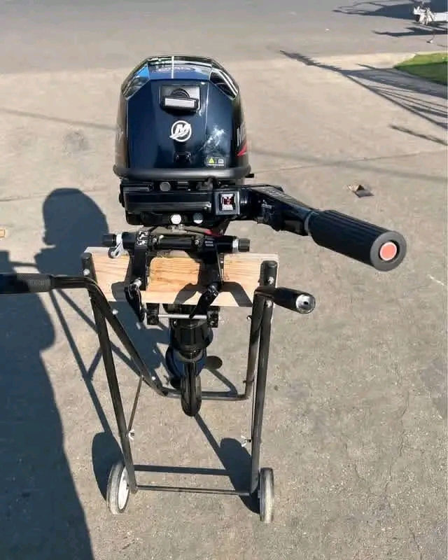 Mercury 8HP 4 Stroke Outboard Motor - Image 5